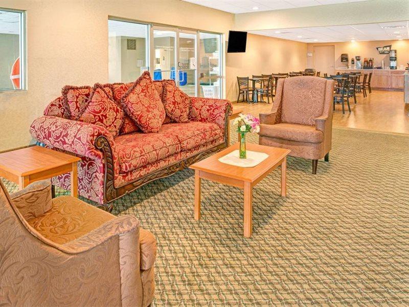 Travelodge By Wyndham Lincoln Airport I-80 Exteriér fotografie