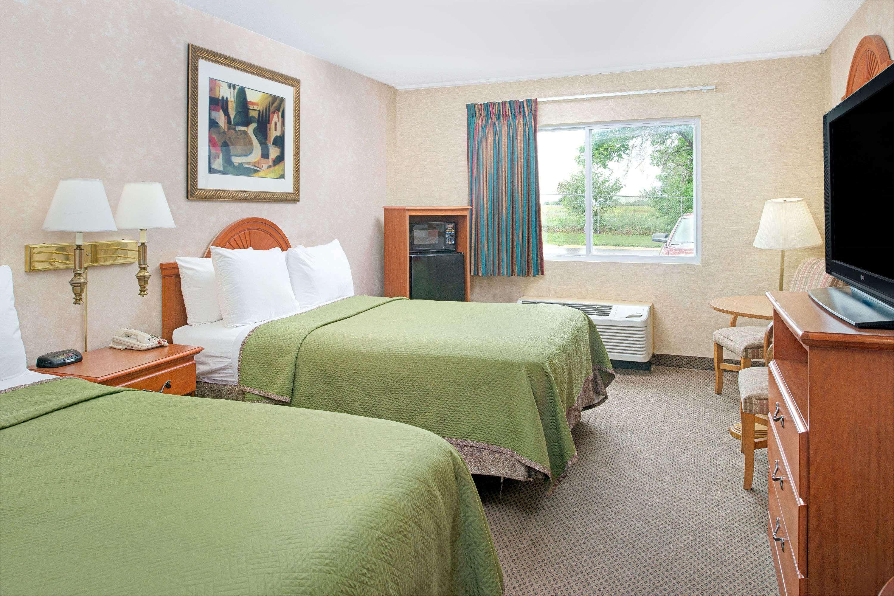 Travelodge By Wyndham Lincoln Airport I-80 Exteriér fotografie