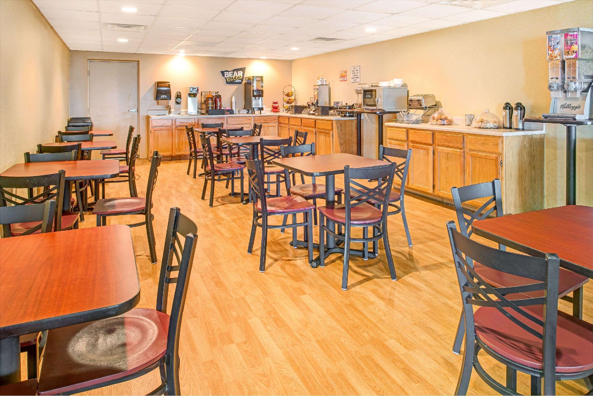 Travelodge By Wyndham Lincoln Airport I-80 Exteriér fotografie